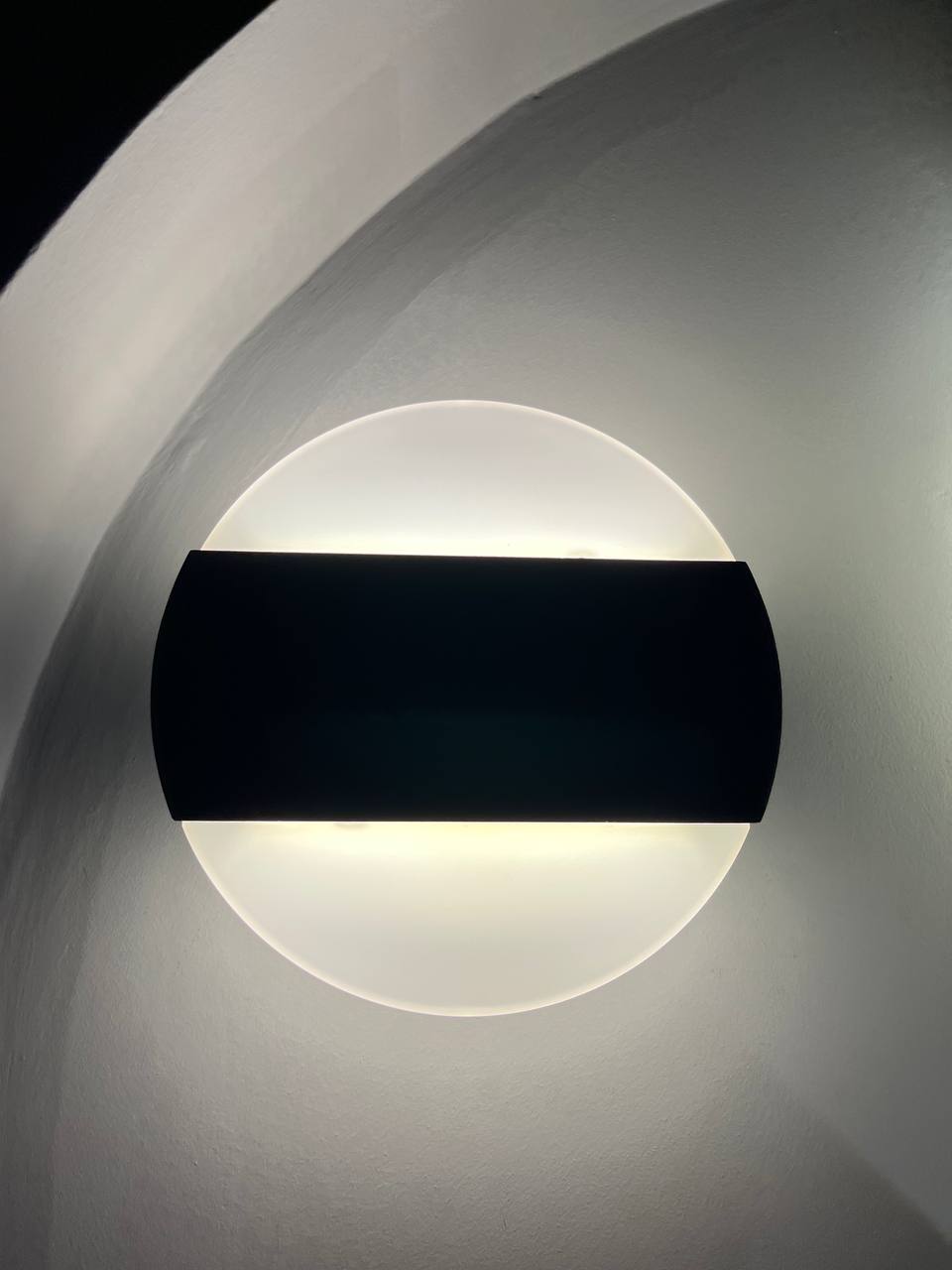 چراغ دیواری نور محیط