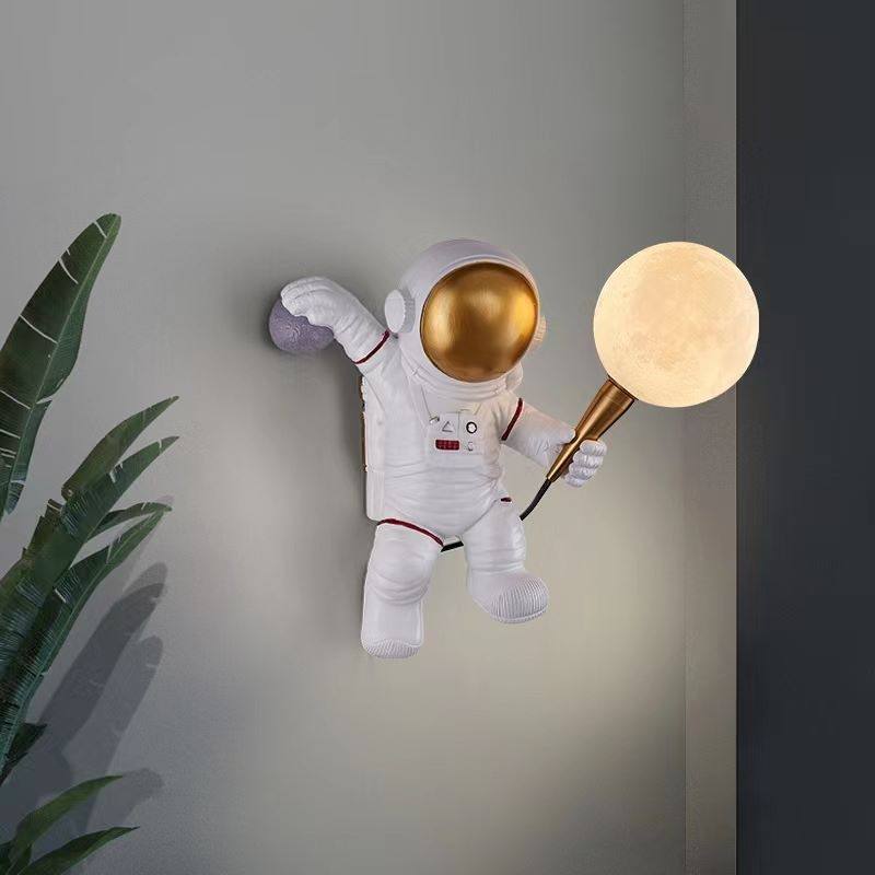 چراغ دیواری فضانورد