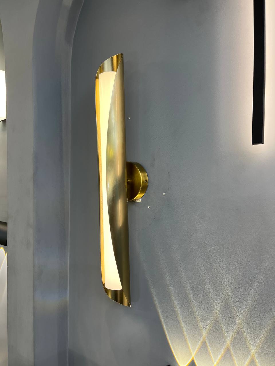 چراغ دیواری سه حالت نور رولی